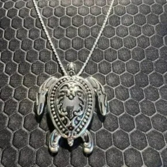Turtle Traditional Necklace 18K White Gold Plated - Picture 1 of 1